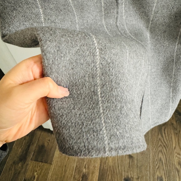 100% Wool Coat in Grey w Stripes - Size M - Picture 6 of 12